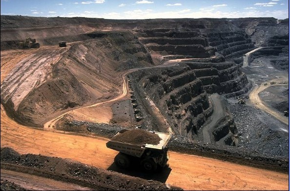 乐发lv对露天煤矿开采输送工艺的影响因素分析