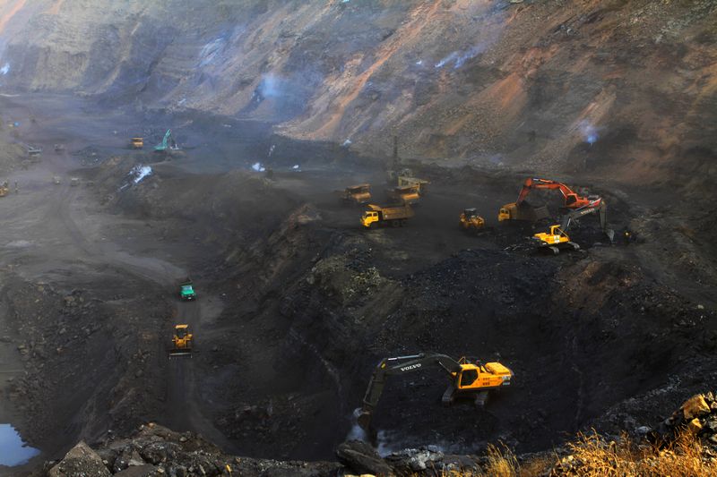 乐发lv对露天煤矿开采输送工艺的影响因素分析
